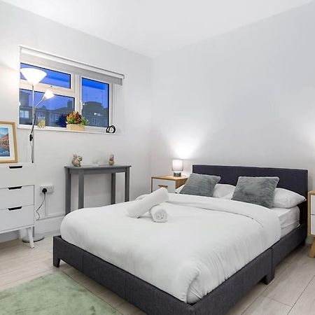 Holiday Home Near Kings Cross Sleep 12 Sp7 ลอนดอน ภายนอก รูปภาพ