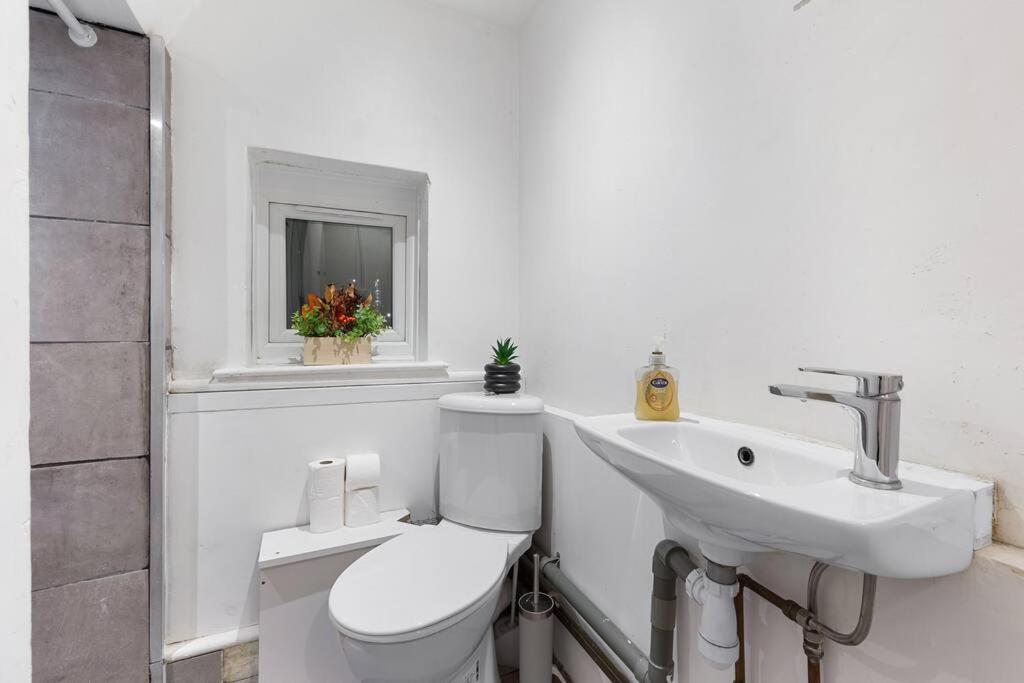 Holiday Home Near Kings Cross Sleep 12 Sp7 ลอนดอน ภายนอก รูปภาพ