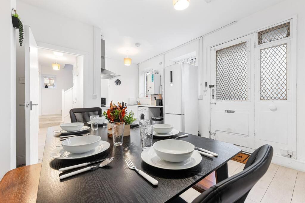Holiday Home Near Kings Cross Sleep 12 Sp7 ลอนดอน ภายนอก รูปภาพ