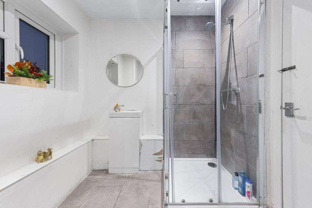 Holiday Home Near Kings Cross Sleep 12 Sp7 ลอนดอน ภายนอก รูปภาพ