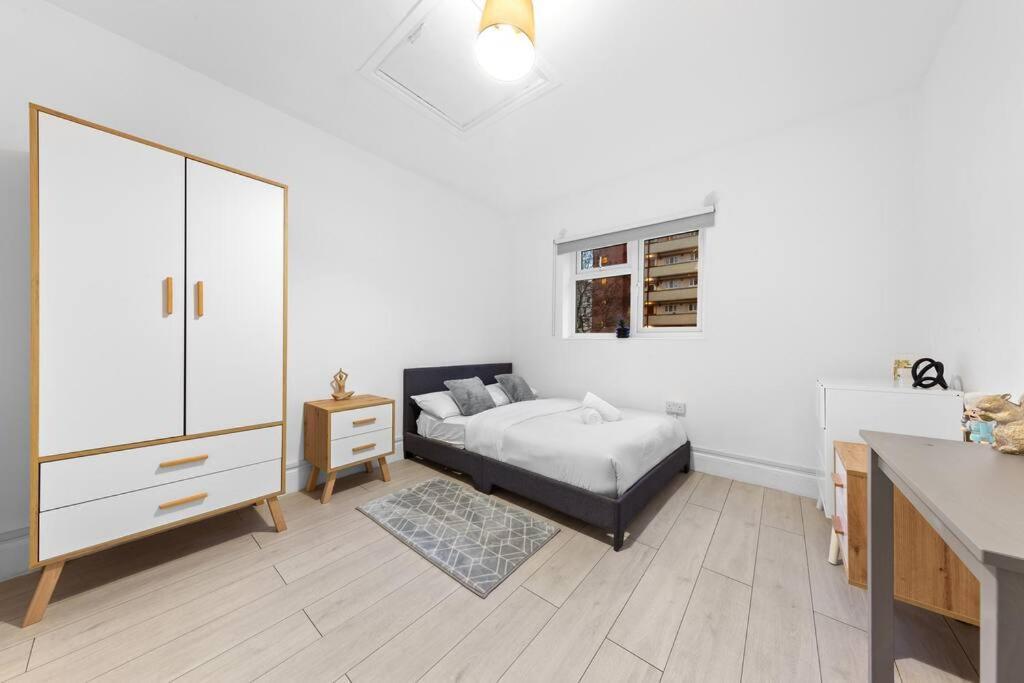 Holiday Home Near Kings Cross Sleep 12 Sp7 ลอนดอน ภายนอก รูปภาพ