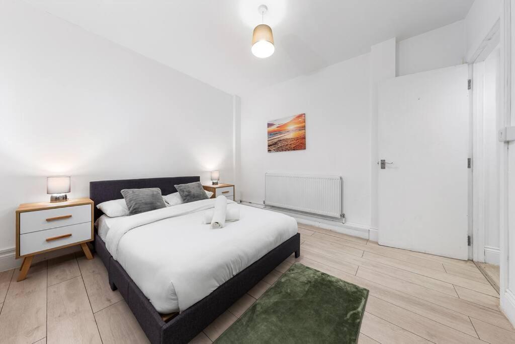 Holiday Home Near Kings Cross Sleep 12 Sp7 ลอนดอน ภายนอก รูปภาพ