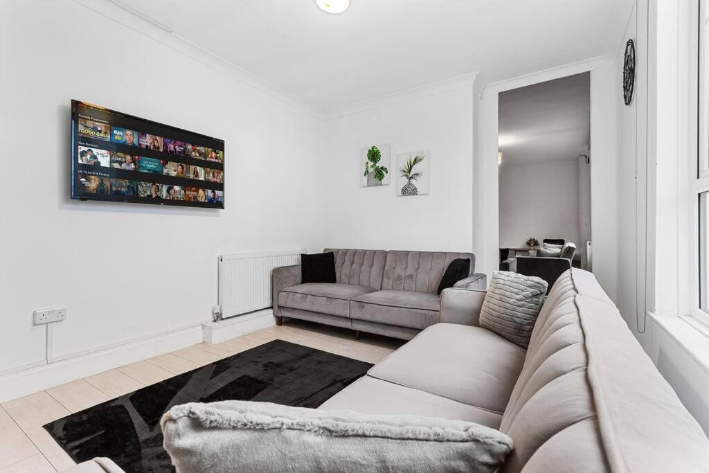 Holiday Home Near Kings Cross Sleep 12 Sp7 ลอนดอน ภายนอก รูปภาพ