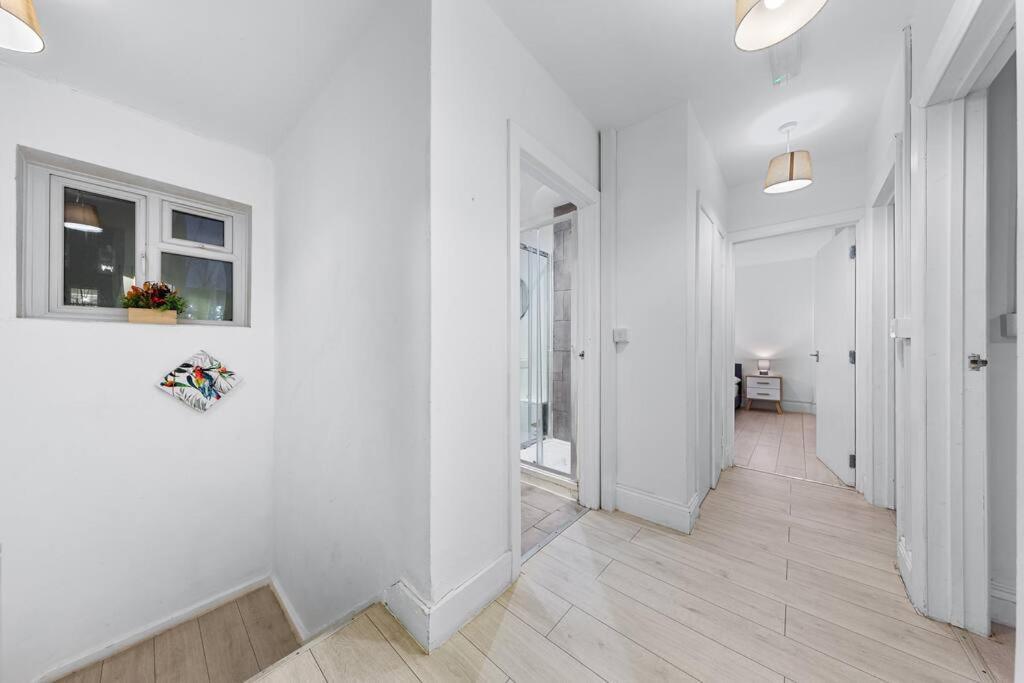 Holiday Home Near Kings Cross Sleep 12 Sp7 ลอนดอน ภายนอก รูปภาพ
