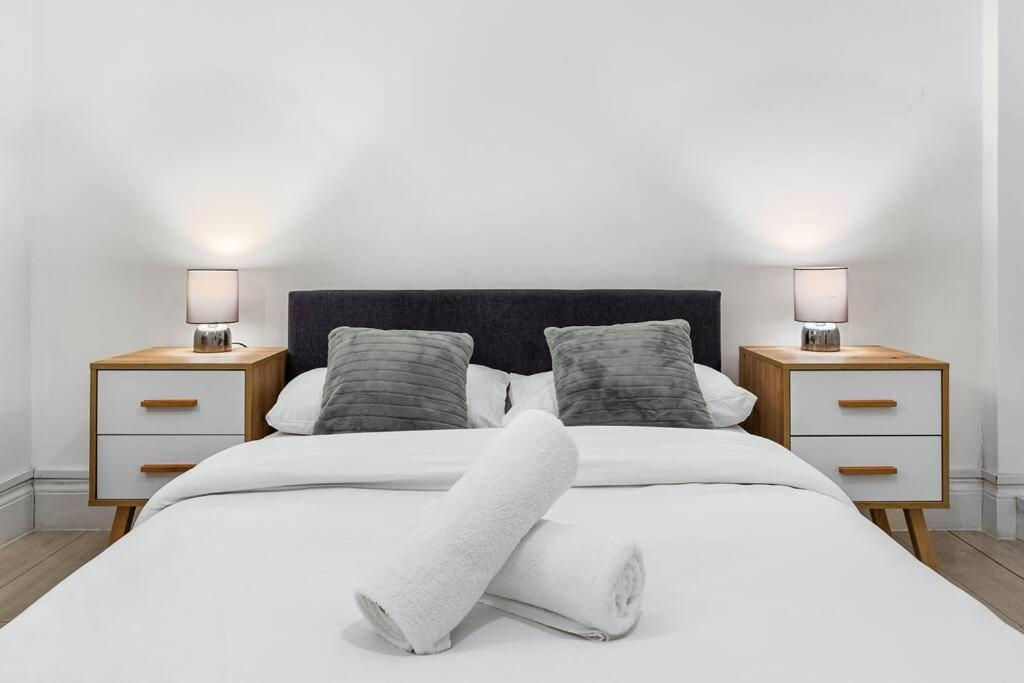 Holiday Home Near Kings Cross Sleep 12 Sp7 ลอนดอน ภายนอก รูปภาพ