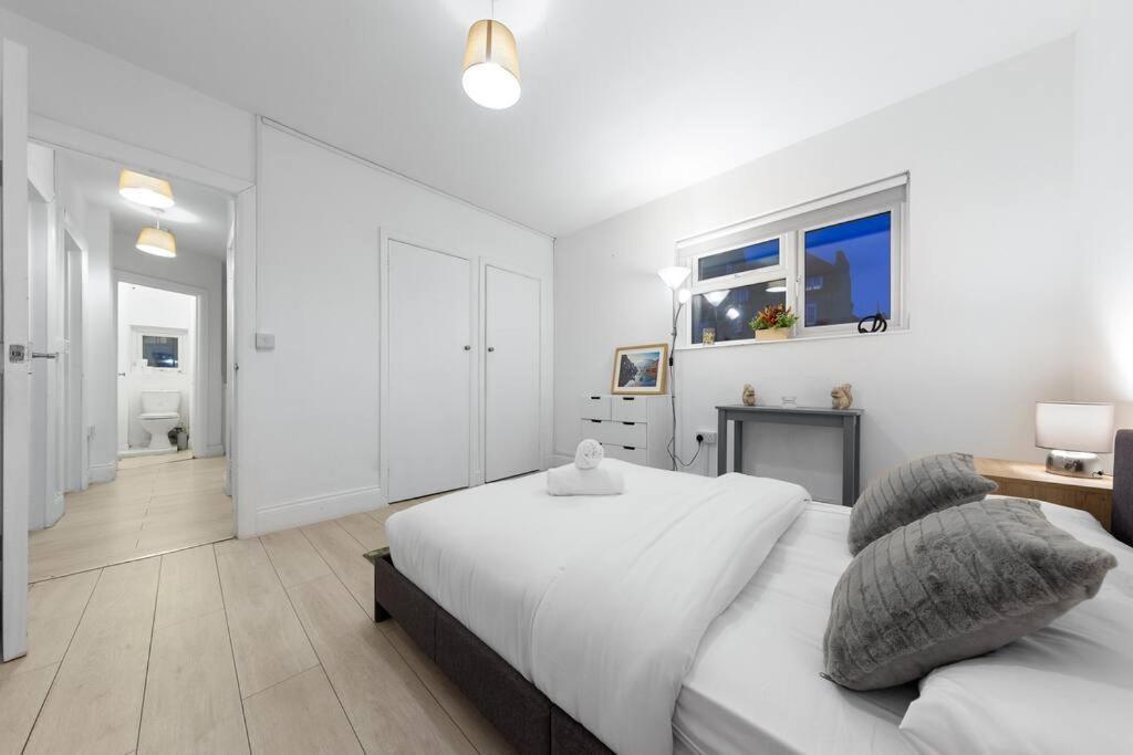 Holiday Home Near Kings Cross Sleep 12 Sp7 ลอนดอน ภายนอก รูปภาพ