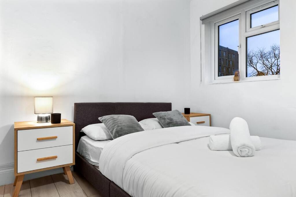 Holiday Home Near Kings Cross Sleep 12 Sp7 ลอนดอน ภายนอก รูปภาพ
