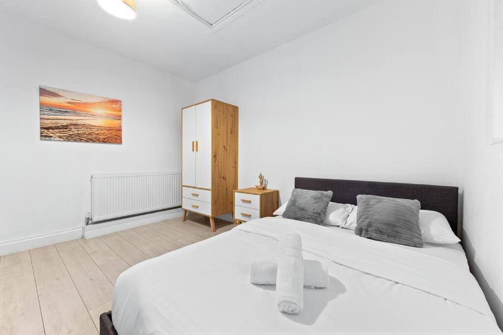 Holiday Home Near Kings Cross Sleep 12 Sp7 ลอนดอน ภายนอก รูปภาพ