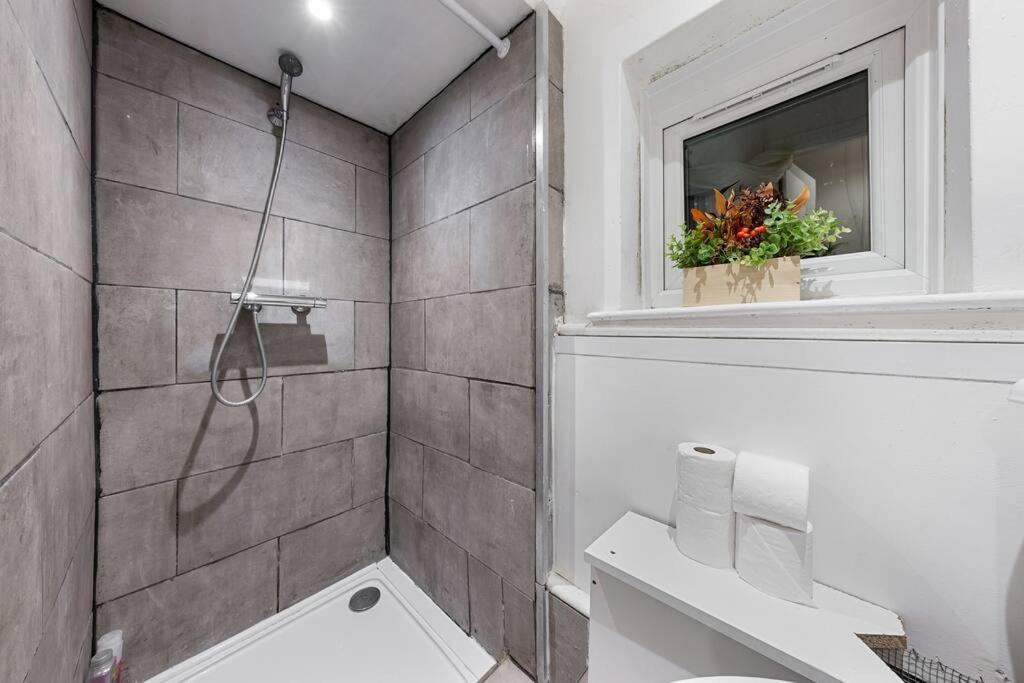 Holiday Home Near Kings Cross Sleep 12 Sp7 ลอนดอน ภายนอก รูปภาพ