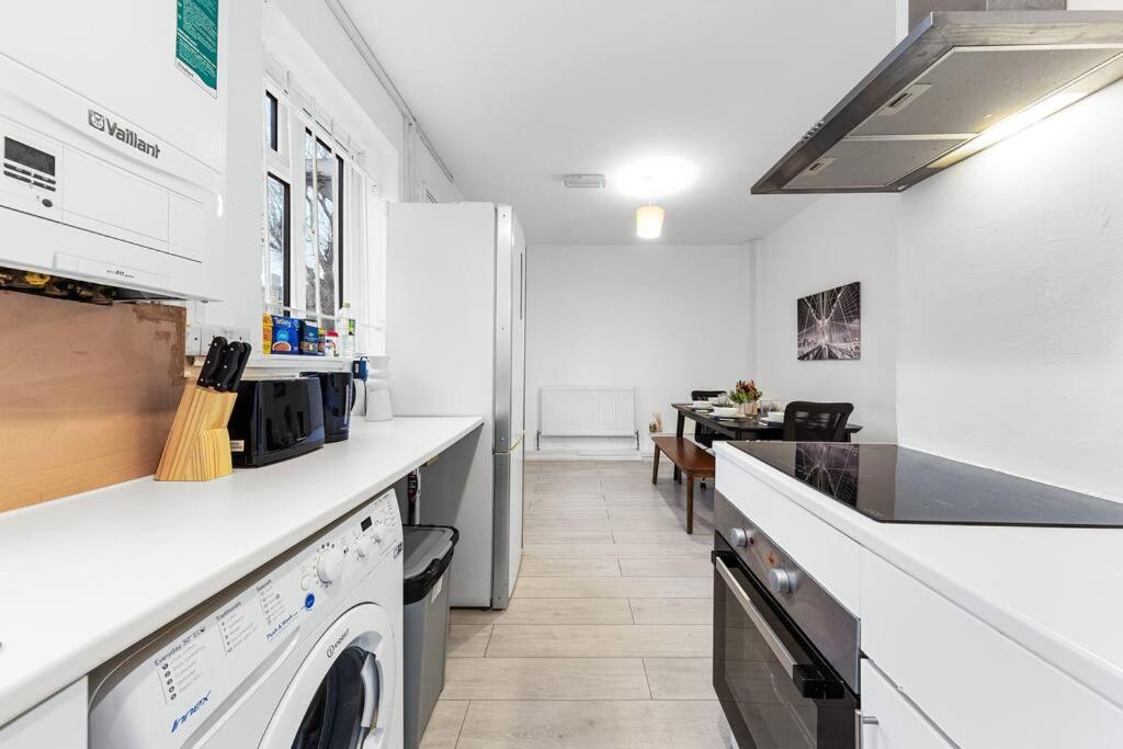 Holiday Home Near Kings Cross Sleep 12 Sp7 ลอนดอน ภายนอก รูปภาพ