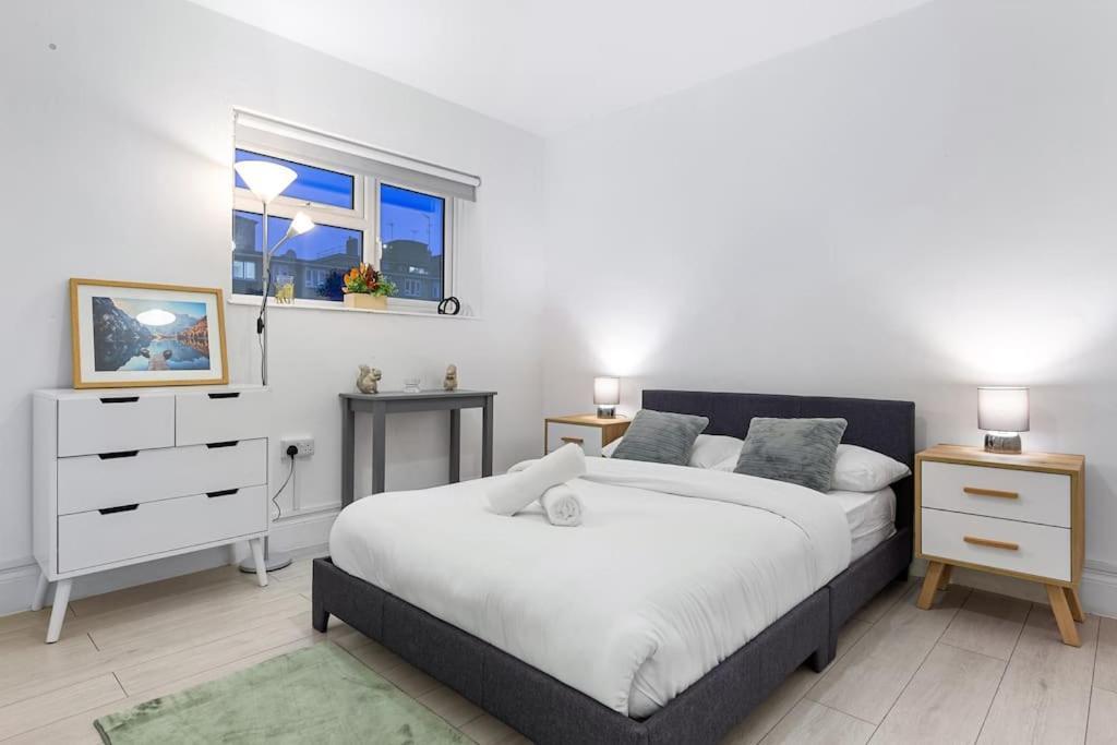 Holiday Home Near Kings Cross Sleep 12 Sp7 ลอนดอน ภายนอก รูปภาพ